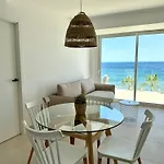 Sunnypalms - Beachfront Penthouse With Stunning Sea View Apartment