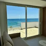 Daire Sunnypalms - Beachfront Penthouse With Stunning Sea View