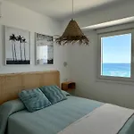 Daire Sunnypalms - Beachfront Penthouse With Stunning Sea View