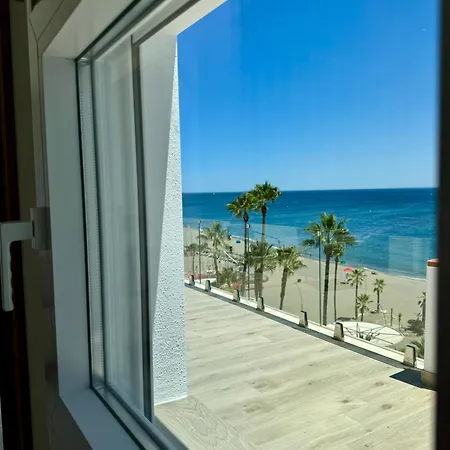 Sunnypalms - Beachfront Penthouse With Stunning Sea View Lejlighed *