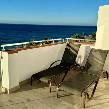 Sunnypalms - Beachfront Penthouse With Stunning Sea View Естепона