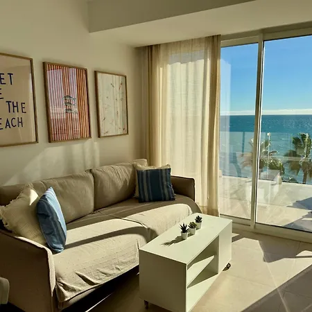 Daire Sunnypalms - Beachfront Penthouse With Stunning Sea View