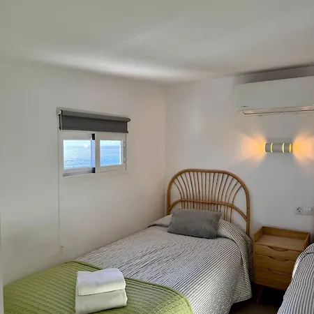 Sunnypalms - Beachfront Penthouse With Stunning Sea View Daire *