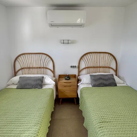 Sunnypalms - Beachfront Penthouse With Stunning Sea View *