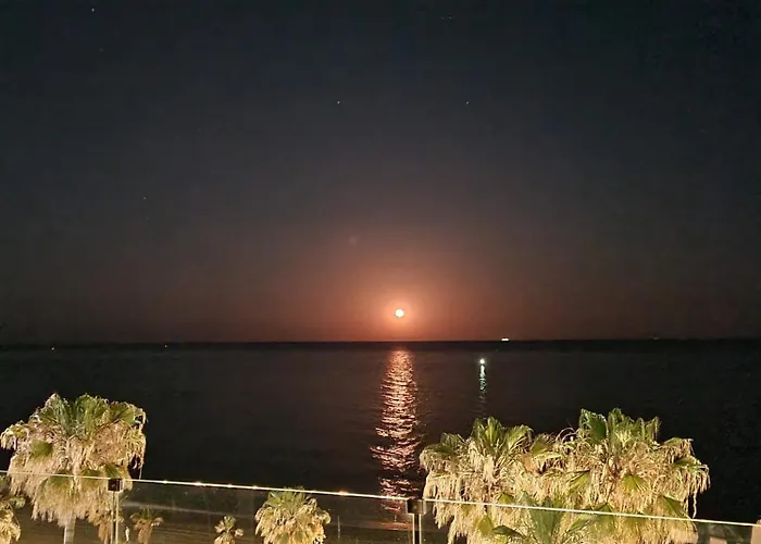 Sunnypalms - Beachfront Penthouse With Stunning Sea View Apartment *