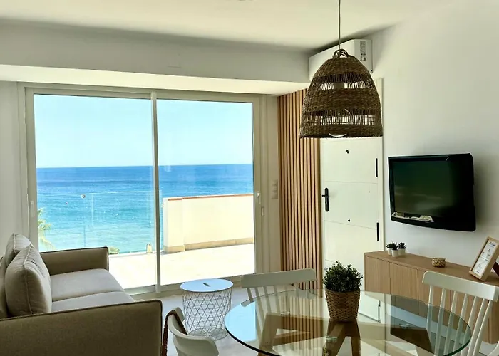 Sunnypalms - Beachfront Penthouse With Stunning Sea View