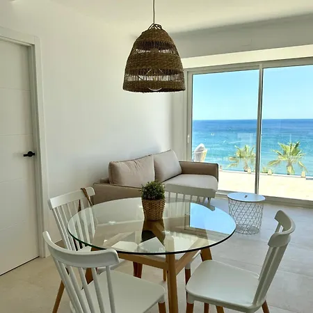 Sunnypalms - Beachfront Penthouse With Stunning Sea View Lägenhet