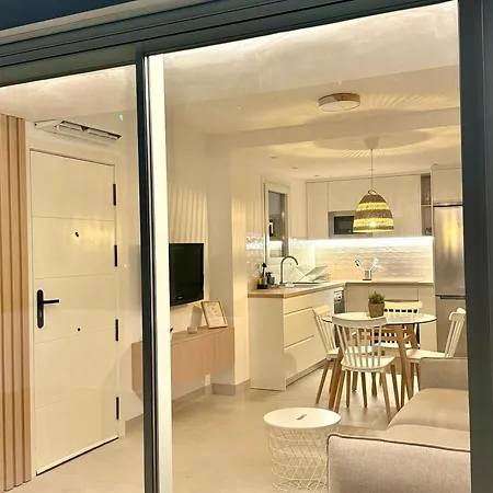 Sunnypalms - Beachfront Penthouse With Stunning Sea View Lägenhet *