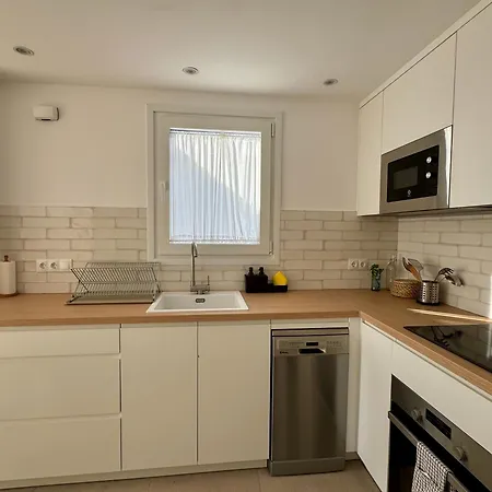 Apartman Sunnypalms - Beachfront Penthouse With Stunning Sea View