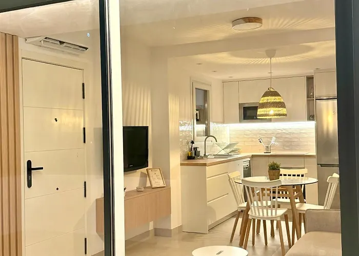 Sunnypalms - Beachfront Penthouse With Stunning Sea View Διαμέρισμα *