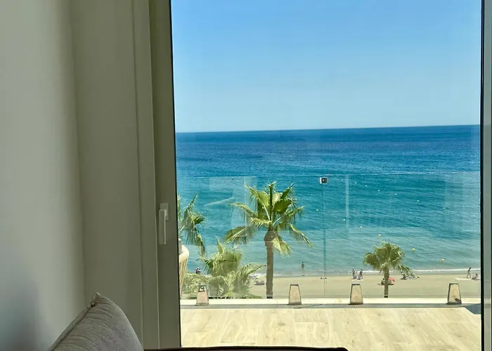 Sunnypalms - Beachfront Penthouse With Stunning Sea View * Εστεπόνα